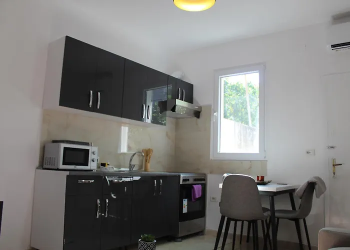 Orange Grove Retreat *